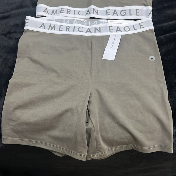 NWT TWO PIECE MATCHING CROP TOP AND BIKE SHORTS AMERICAN EAGLE OUTFITTERS medium - Picture 2 of 3